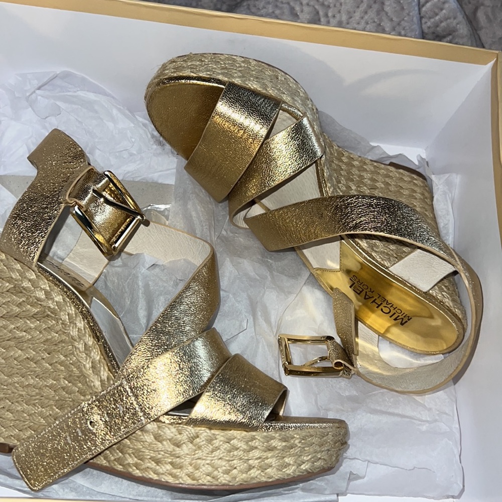 MICHEAL Kors wedge heeel